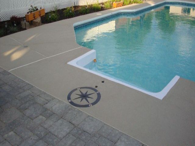 Réparation de béton de dalle et contours de piscines.